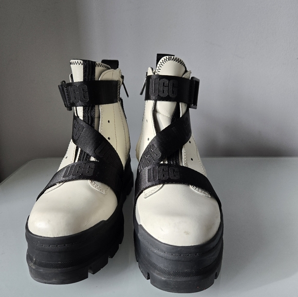 UGG sid white and black waterproof leather combat boot. Size 5.5 - Picture 8 of 14
